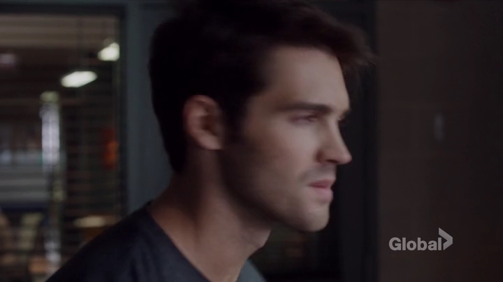 VampireDiariesWorld-dot-nl_ChigagoFire5x01-1120.jpg