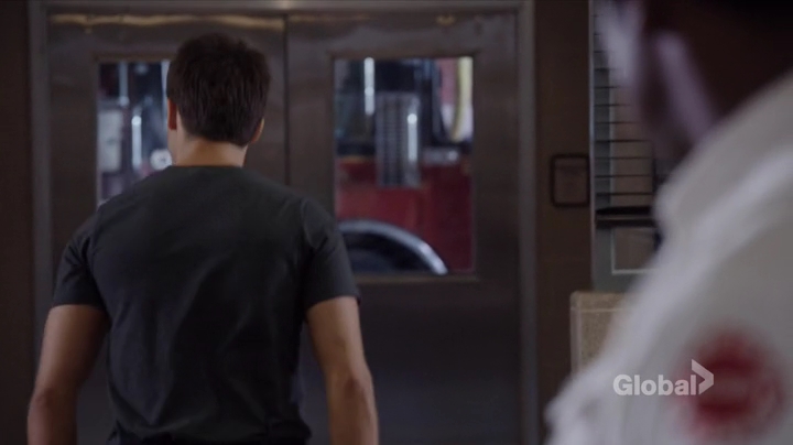 VampireDiariesWorld-dot-nl_ChigagoFire5x01-1194.jpg