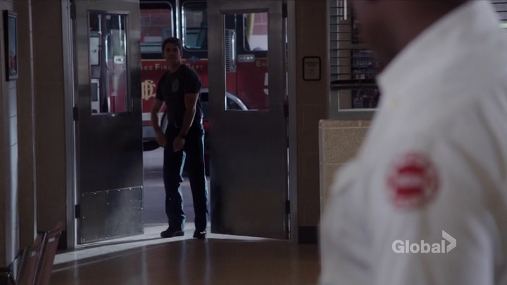 VampireDiariesWorld-dot-nl_ChigagoFire5x01-1199.jpg
