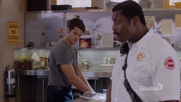 VampireDiariesWorld-dot-nl_ChigagoFire5x02-0392.jpg