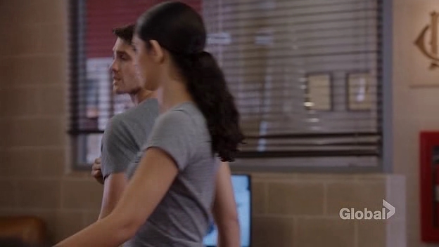 VampireDiariesWorld-dot-nl_ChigagoFire5x02-0399.jpg
