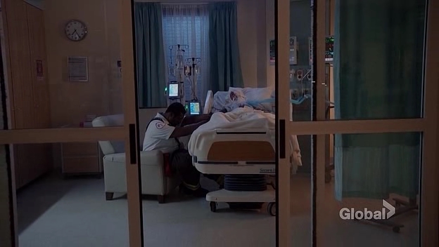 VampireDiariesWorld-dot-nl_ChigagoFire5x02-1023.jpg