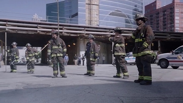 VampireDiariesWorld-dot-nl_ChigagoFire5x02-1052.jpg
