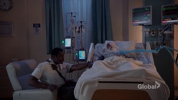 VampireDiariesWorld-dot-nl_ChigagoFire5x02-1403.jpg