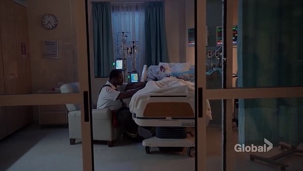 VampireDiariesWorld-dot-nl_ChigagoFire5x02-1427.jpg