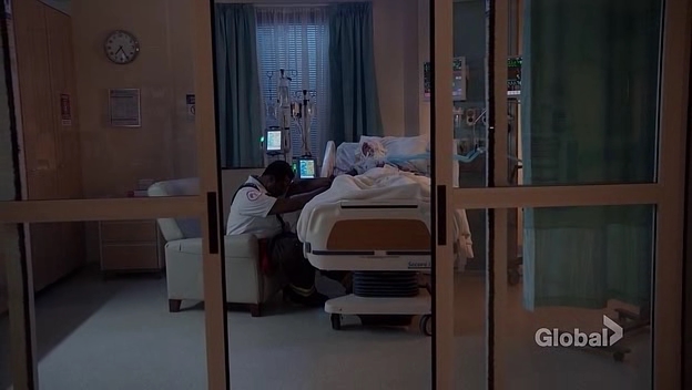 VampireDiariesWorld-dot-nl_ChigagoFire5x02-1430.jpg