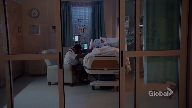 VampireDiariesWorld-dot-nl_ChigagoFire5x02-1431.jpg