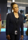 4x04-002.jpg