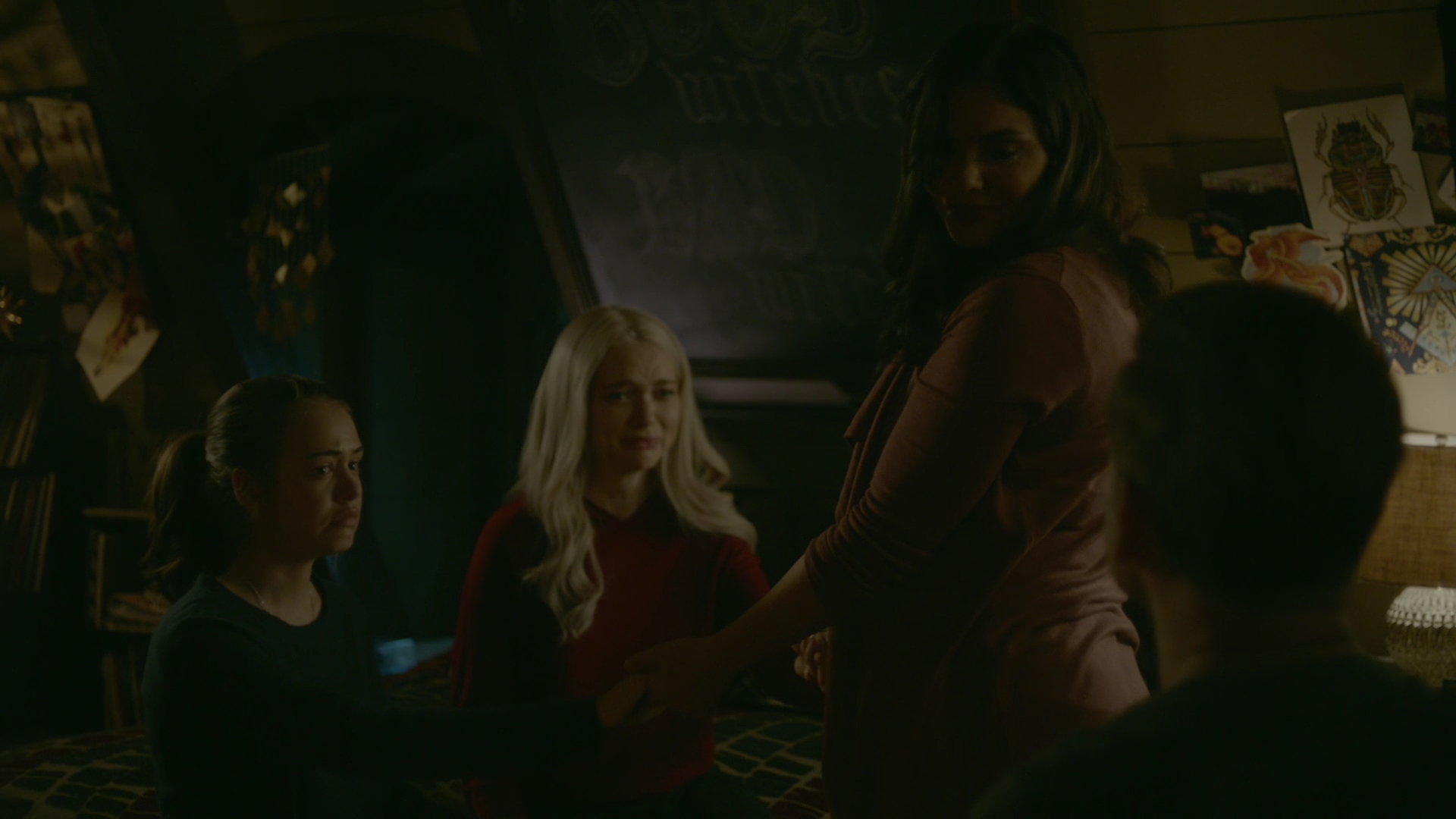 VampireDiariesWorld-dot-nl_Legacies1x06MombieDearest02299.jpg