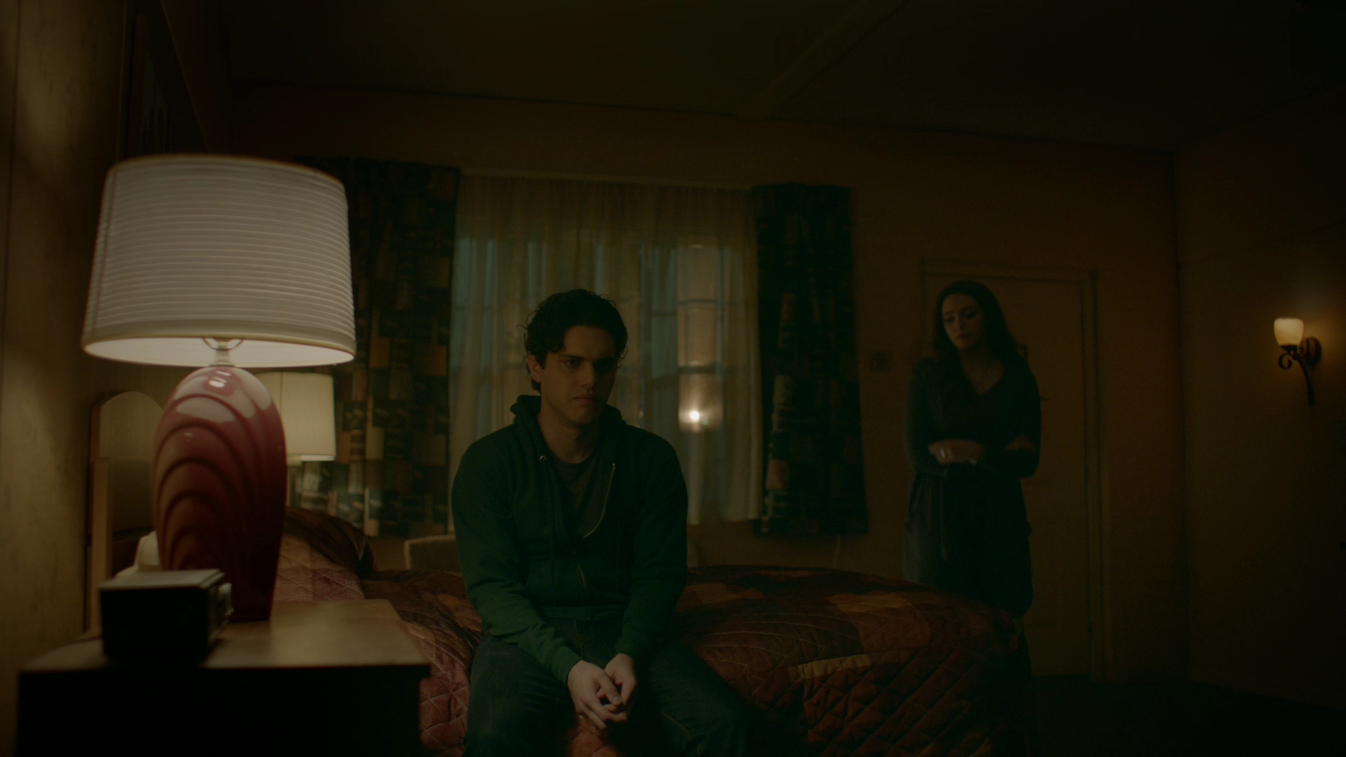 VampireDiariesWorld-dot-nl_Legacies1x08MaybeIShouldStartFromTheEnd01352.jpg