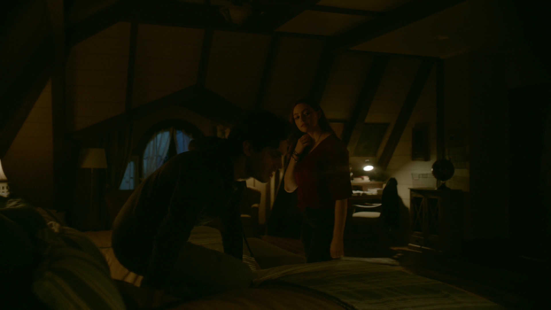 VampireDiariesWorld-dot-nl_Legacies1x08MaybeIShouldStartFromTheEnd02194.jpg
