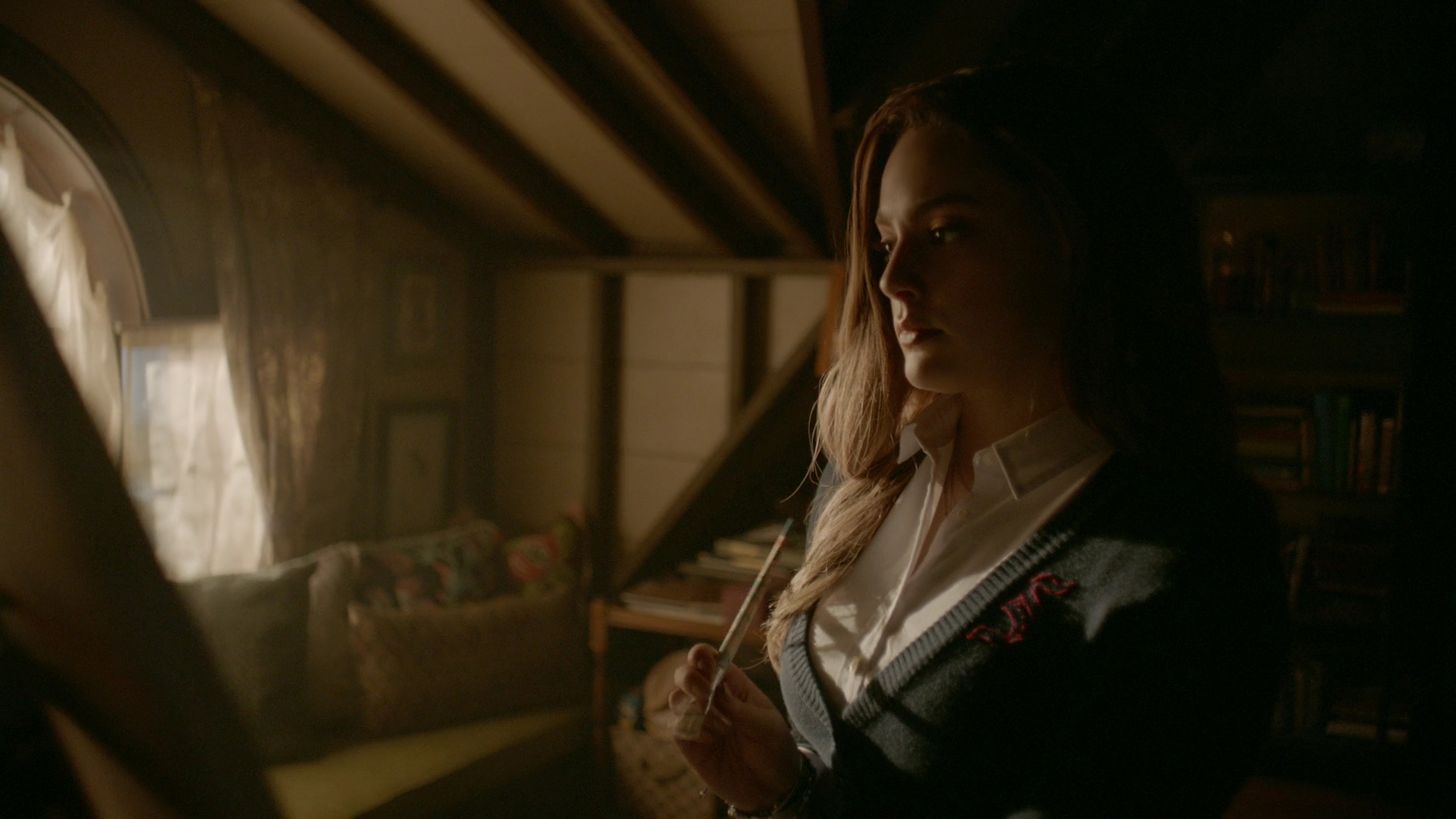 VampireDiariesWorld-dot-nl_Legacies1x15IllTellYouAStory00145.jpg