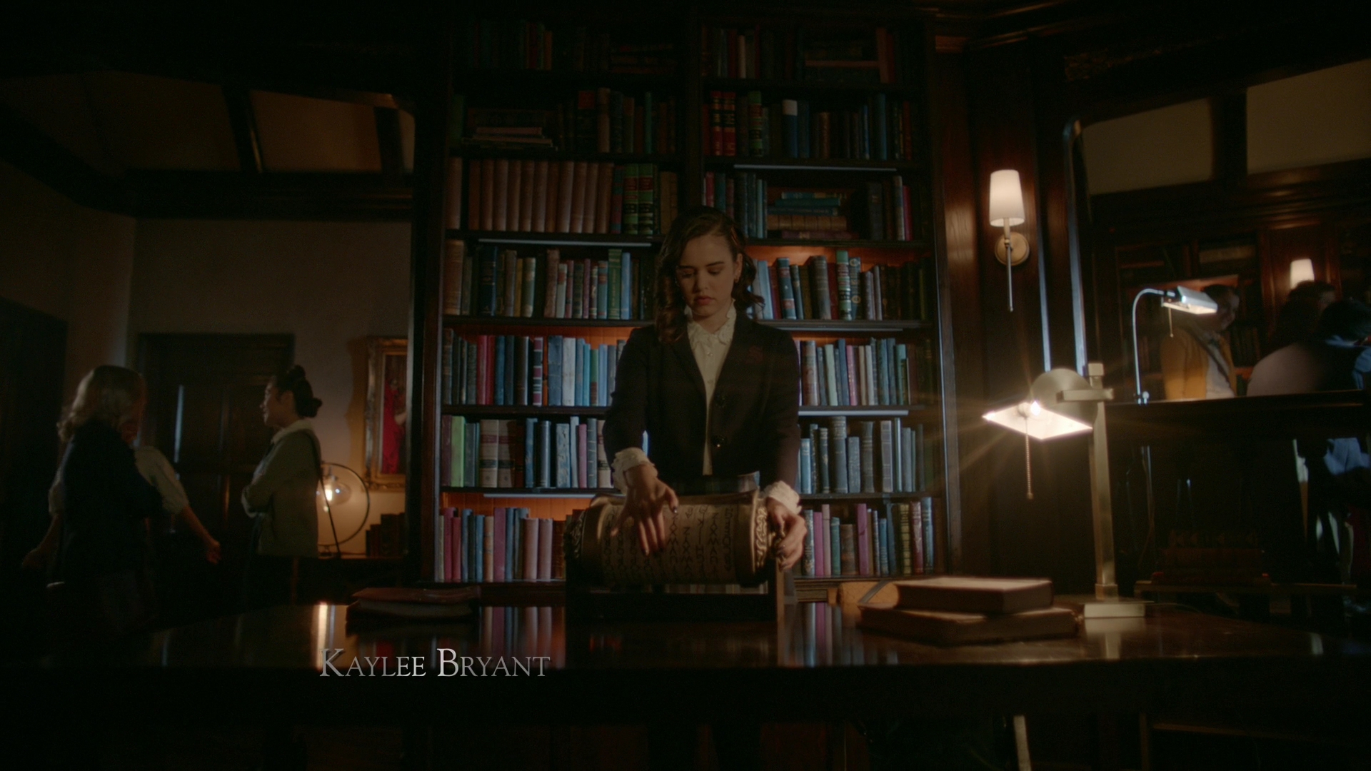VampireDiariesWorld-dot-nl_Legacies1x15IllTellYouAStory00160.jpg