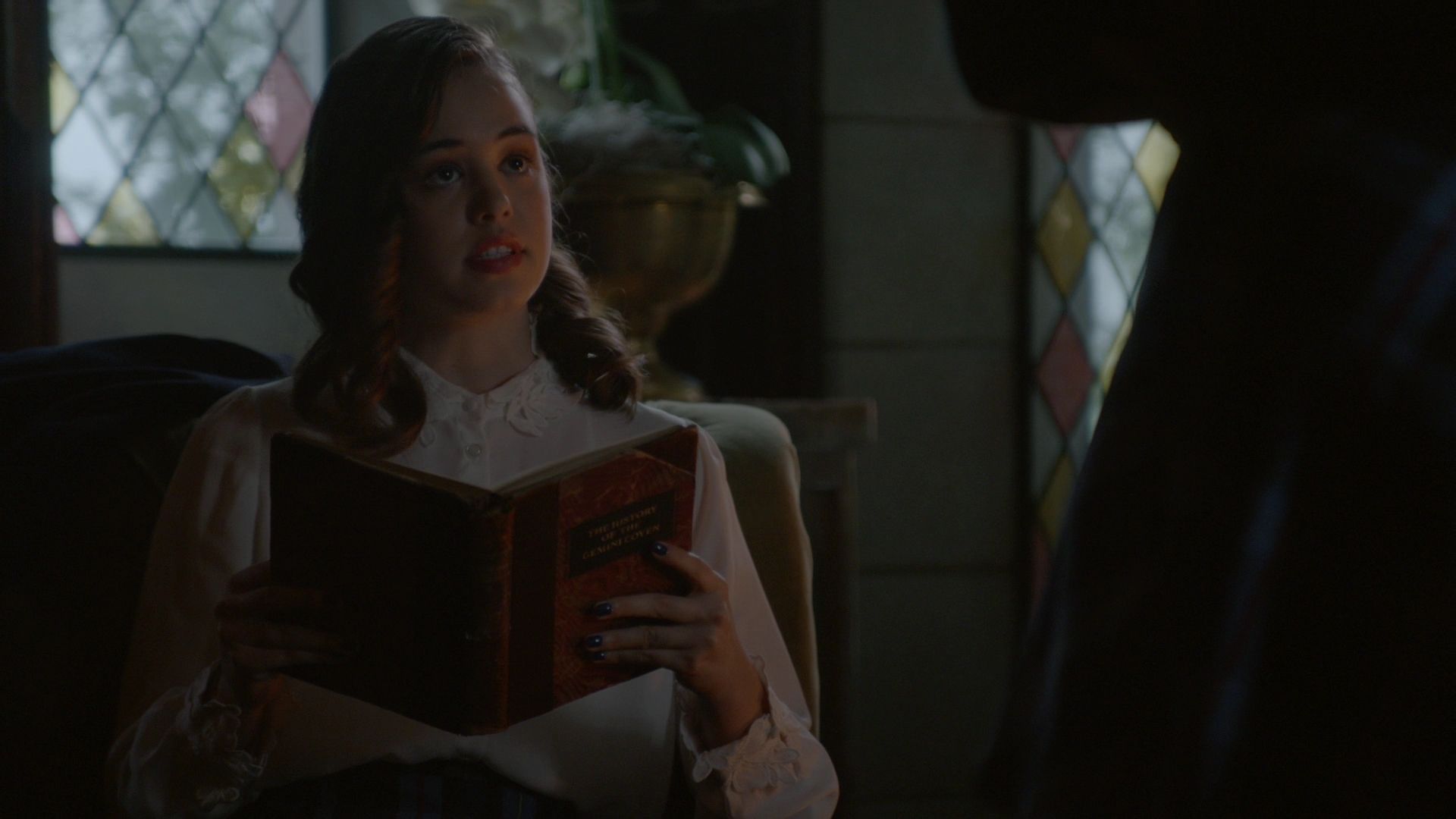 VampireDiariesWorld-dot-nl_Legacies1x15IllTellYouAStory01035.jpg