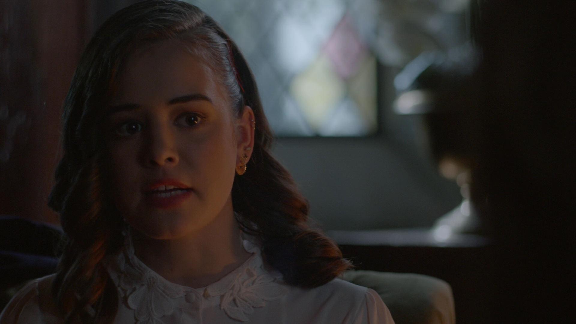 VampireDiariesWorld-dot-nl_Legacies1x15IllTellYouAStory01063.jpg