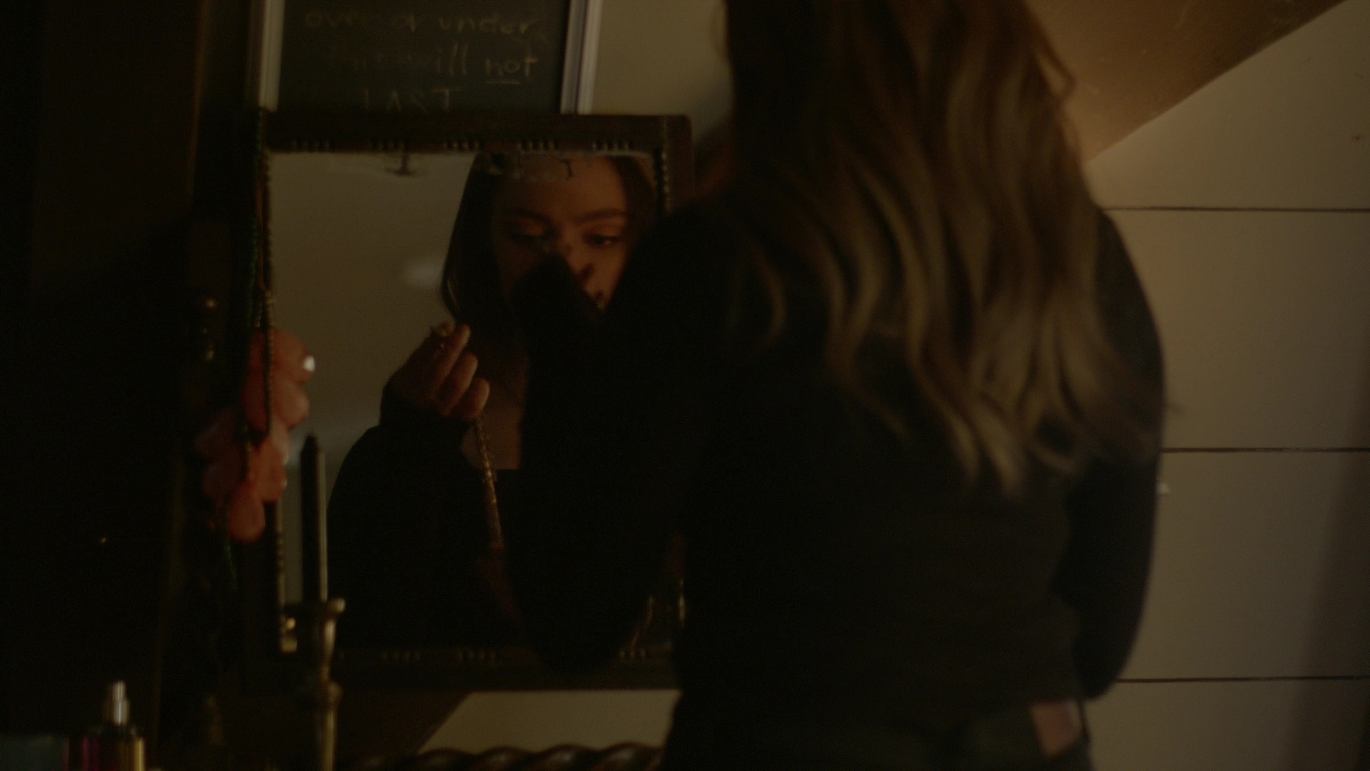 VampireDiariesWorld-dot-nl_Legacies1x15IllTellYouAStory02398.jpg