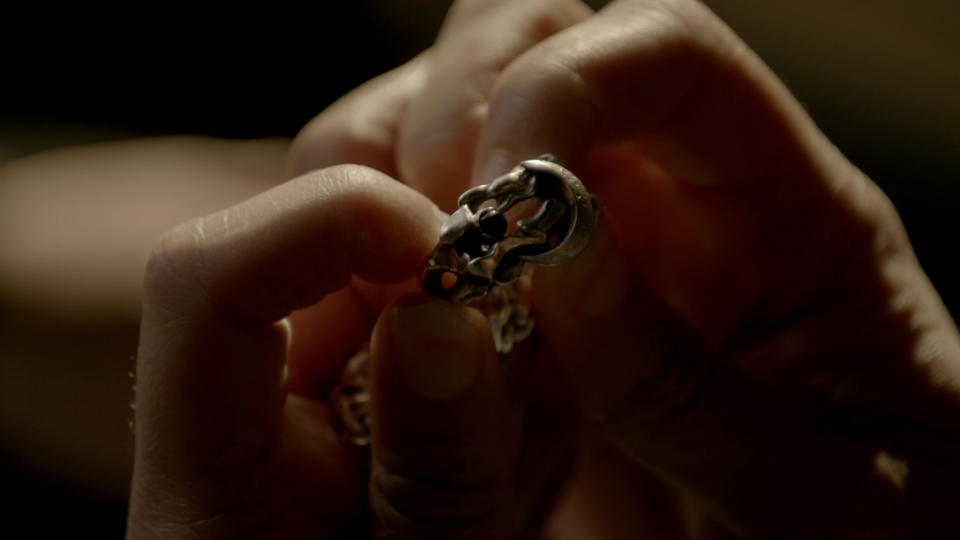 VampireDiariesWorld-dot-nl_Legacies1x15IllTellYouAStory02410.jpg