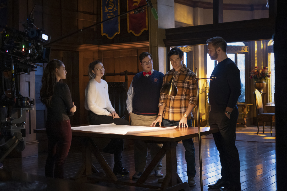 3x08-003.jpg