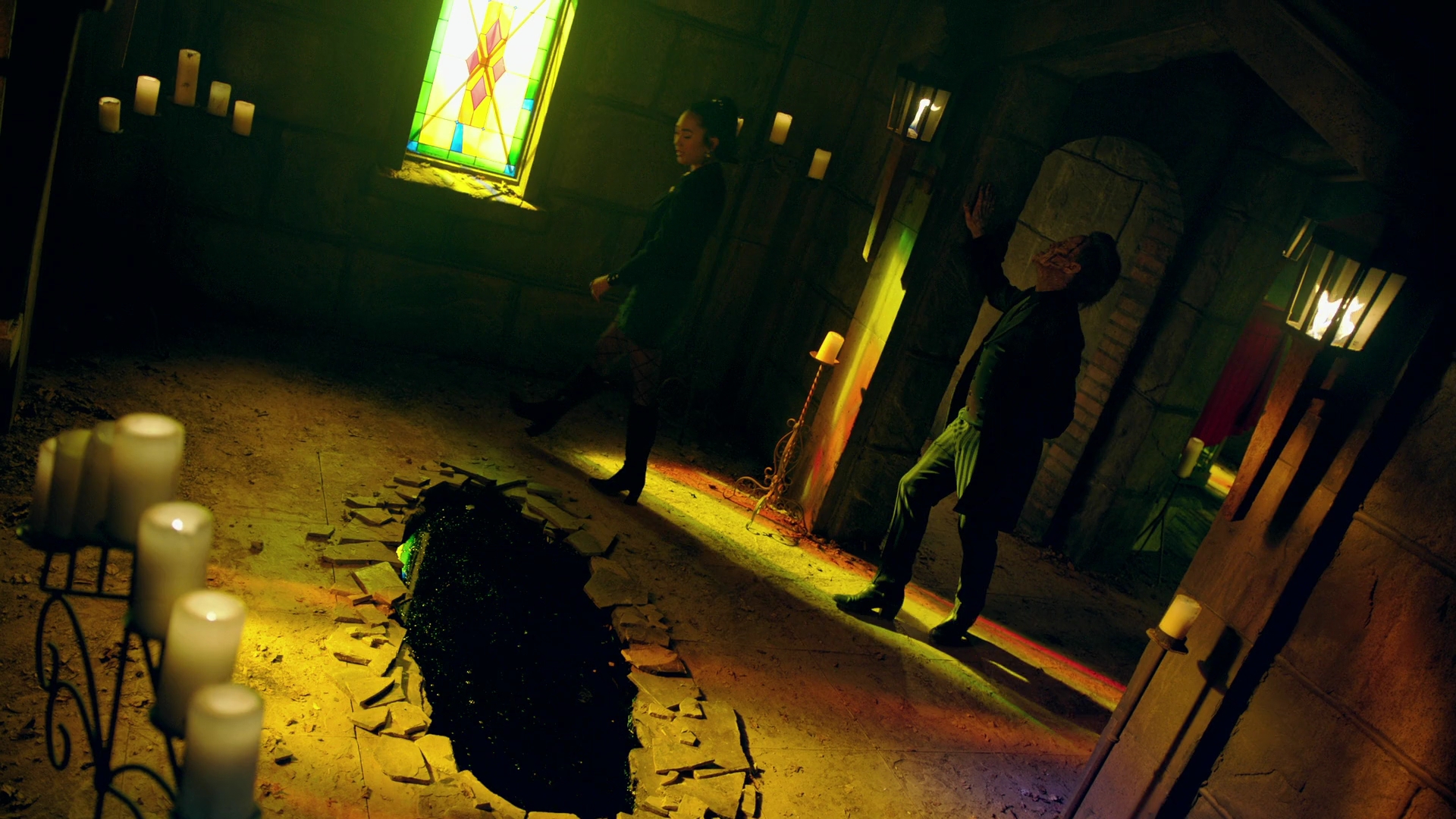 VampireDiariesWorld-dot-nl_Legacies3x02GoodbyesSureDoSuck0540.jpg