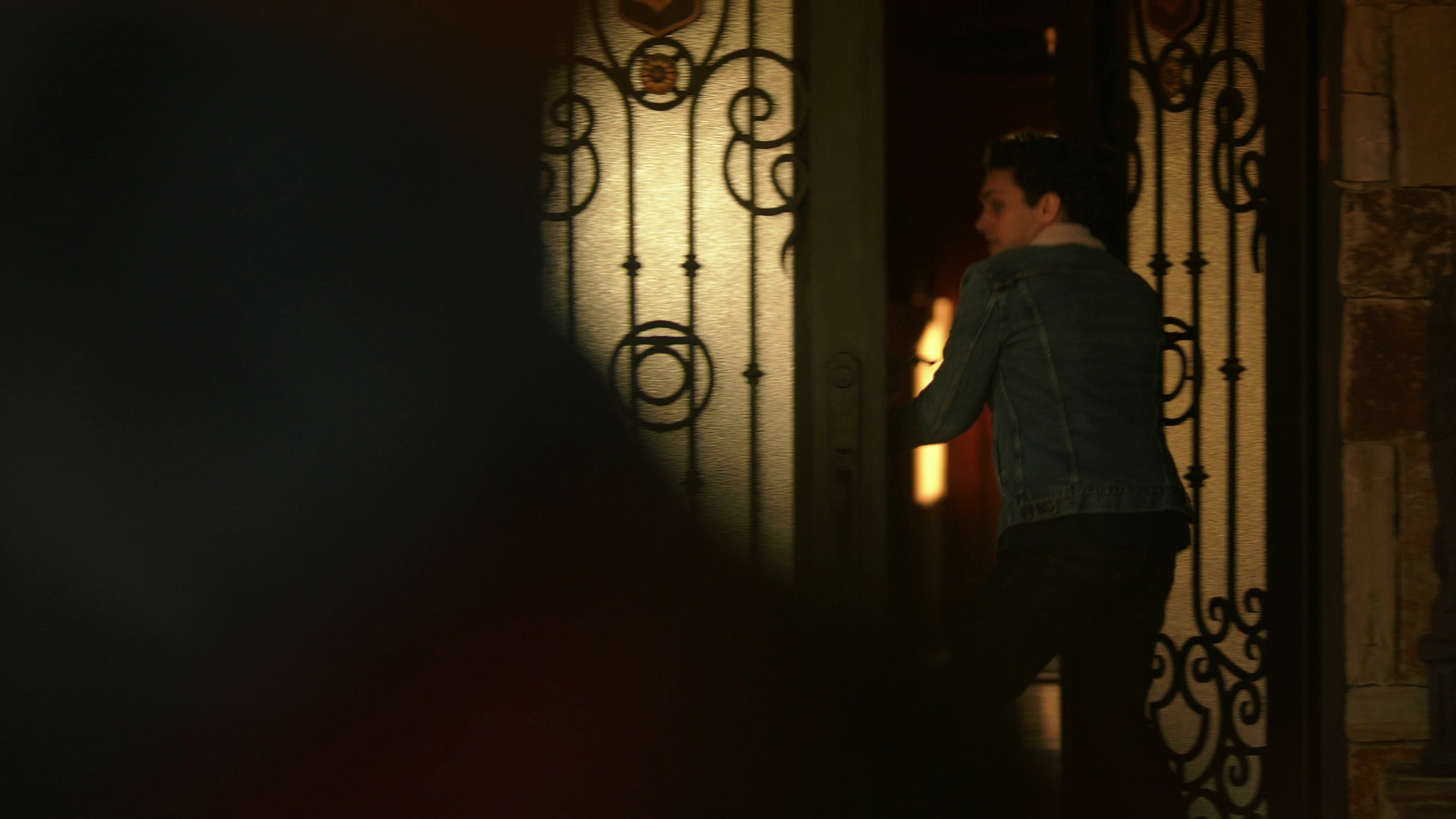 VampireDiariesWorld-dot-nl_Legacies3x02GoodbyesSureDoSuck2044.jpg