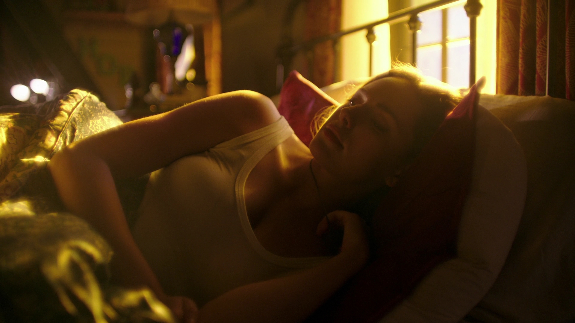 VampireDiariesWorld-dot-nl_Legacies3x04HoldOnTight0008.jpg