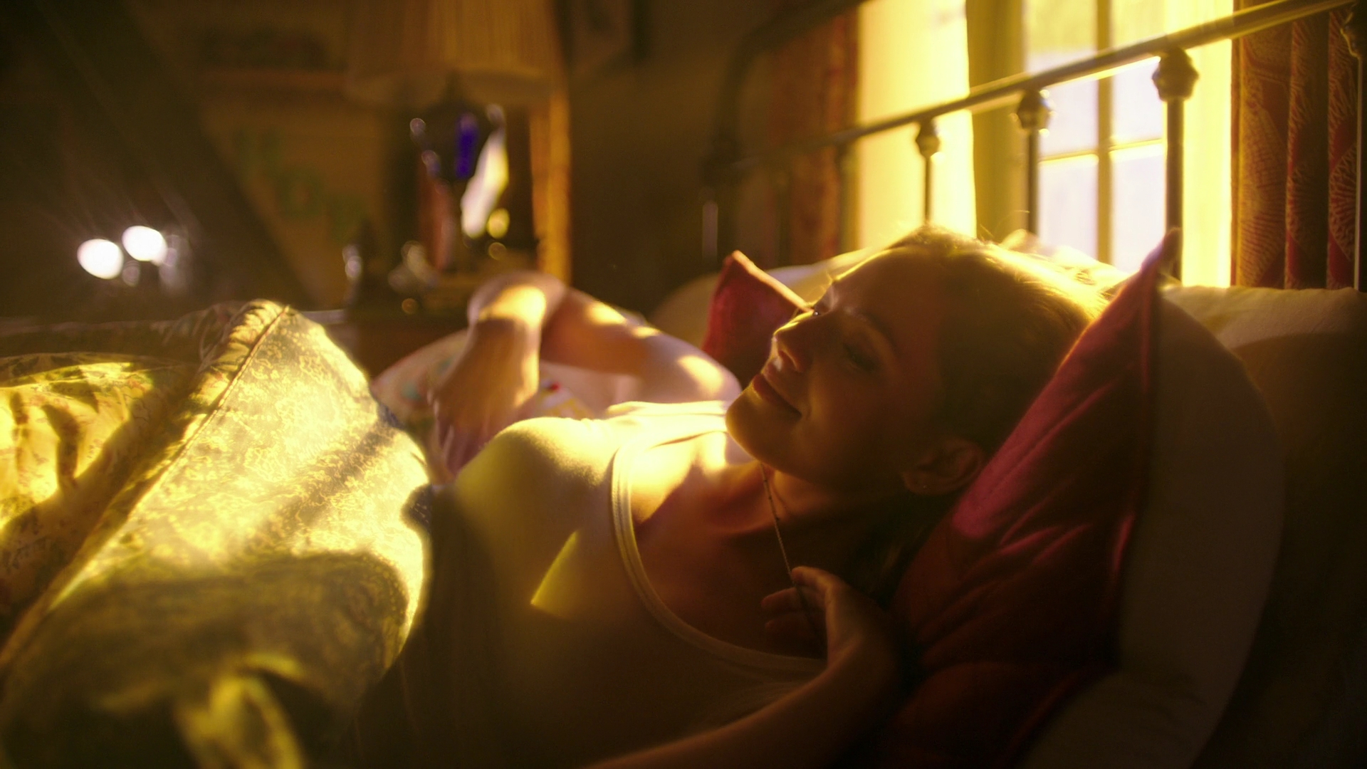 VampireDiariesWorld-dot-nl_Legacies3x04HoldOnTight0009.jpg