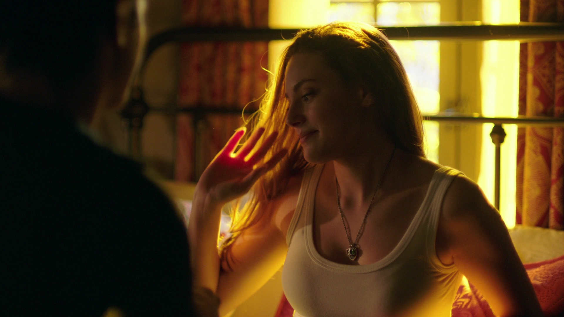 VampireDiariesWorld-dot-nl_Legacies3x04HoldOnTight0018.jpg