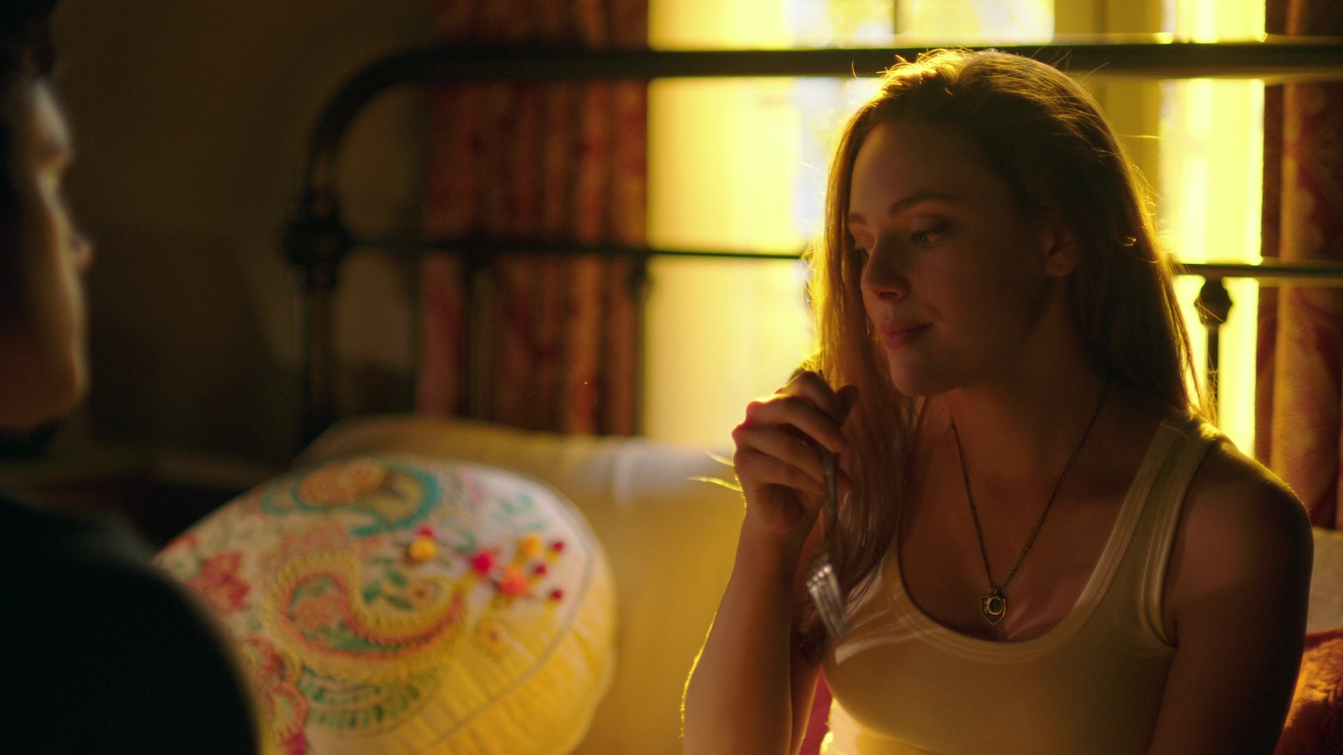 VampireDiariesWorld-dot-nl_Legacies3x04HoldOnTight0046.jpg