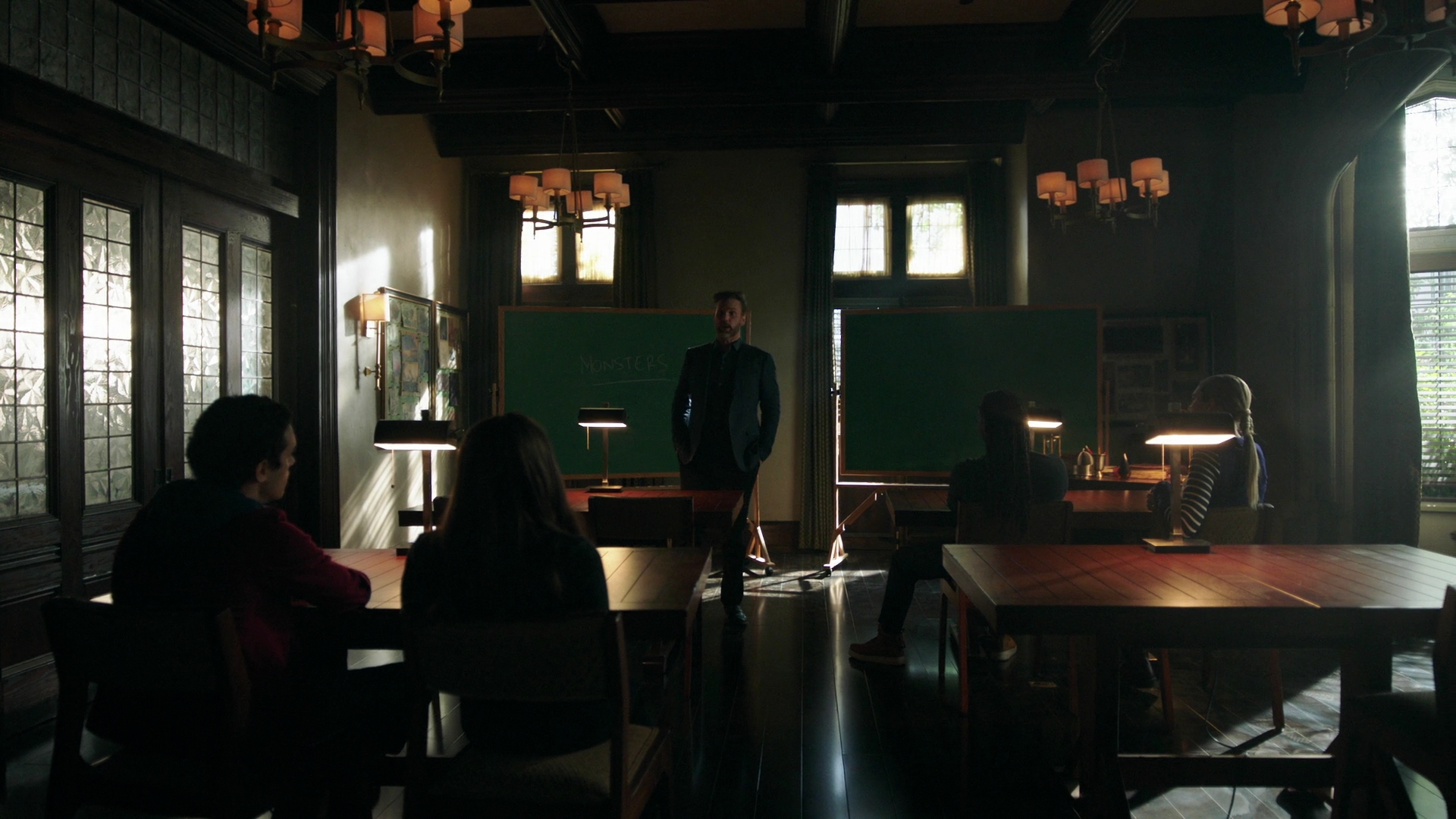 VampireDiariesWorld-dot-nl_Legacies3x09DoAllMalivoreMonstersProvideThisLevelOfEmotionalInsight0156.jpg