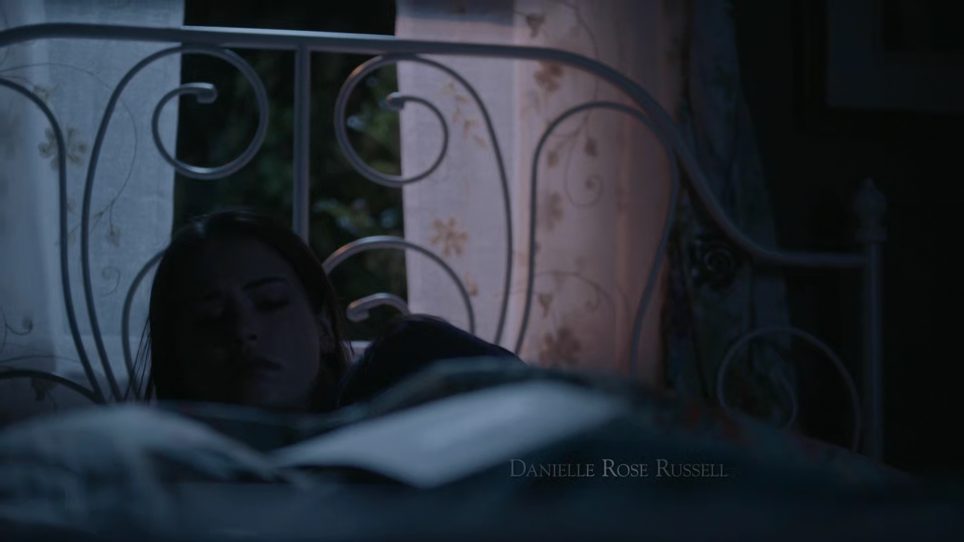 VampireDiariesWorld-dot-nl_Legacies3x12IWasMadeToLoveYou0111.jpg