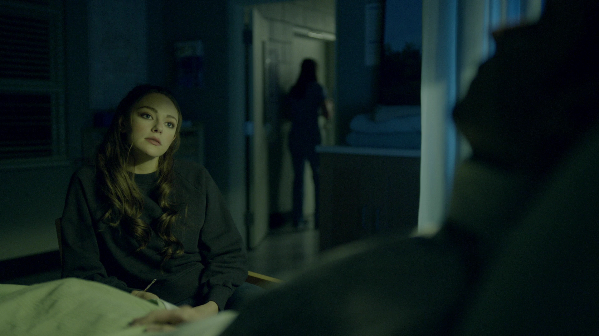 VampireDiariesWorld-dot-nl_Legacies3x16FatesABitchIsntIt1964.jpg
