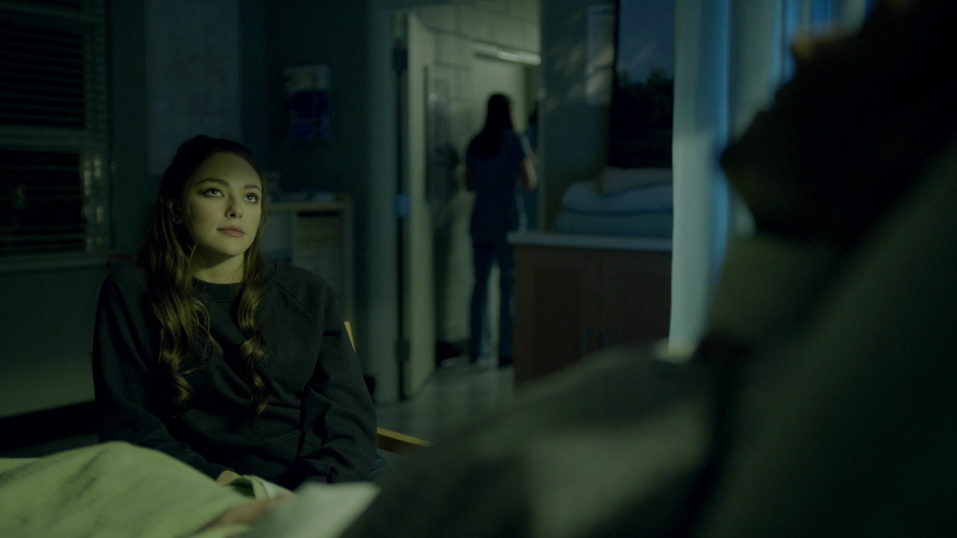 VampireDiariesWorld-dot-nl_Legacies3x16FatesABitchIsntIt1970.jpg