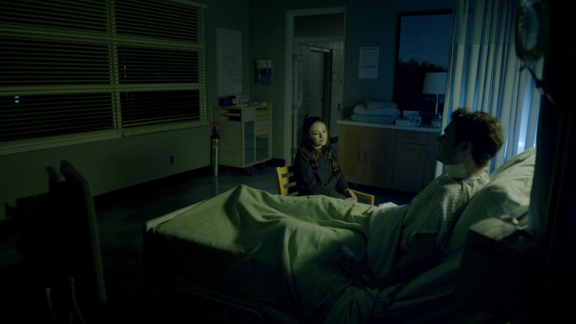 VampireDiariesWorld-dot-nl_Legacies3x16FatesABitchIsntIt1978.jpg