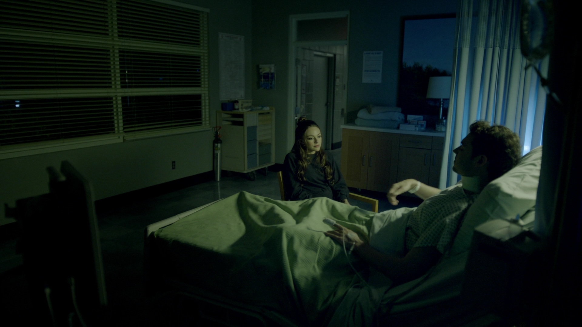 VampireDiariesWorld-dot-nl_Legacies3x16FatesABitchIsntIt1979.jpg