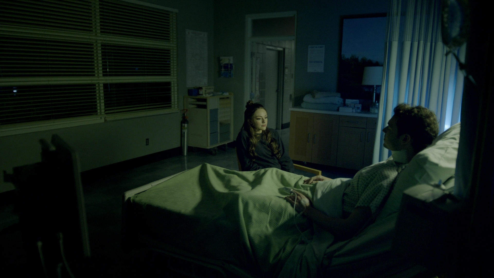 VampireDiariesWorld-dot-nl_Legacies3x16FatesABitchIsntIt1980.jpg