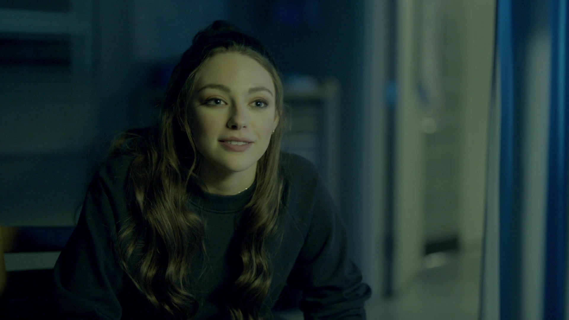 VampireDiariesWorld-dot-nl_Legacies3x16FatesABitchIsntIt2005.jpg