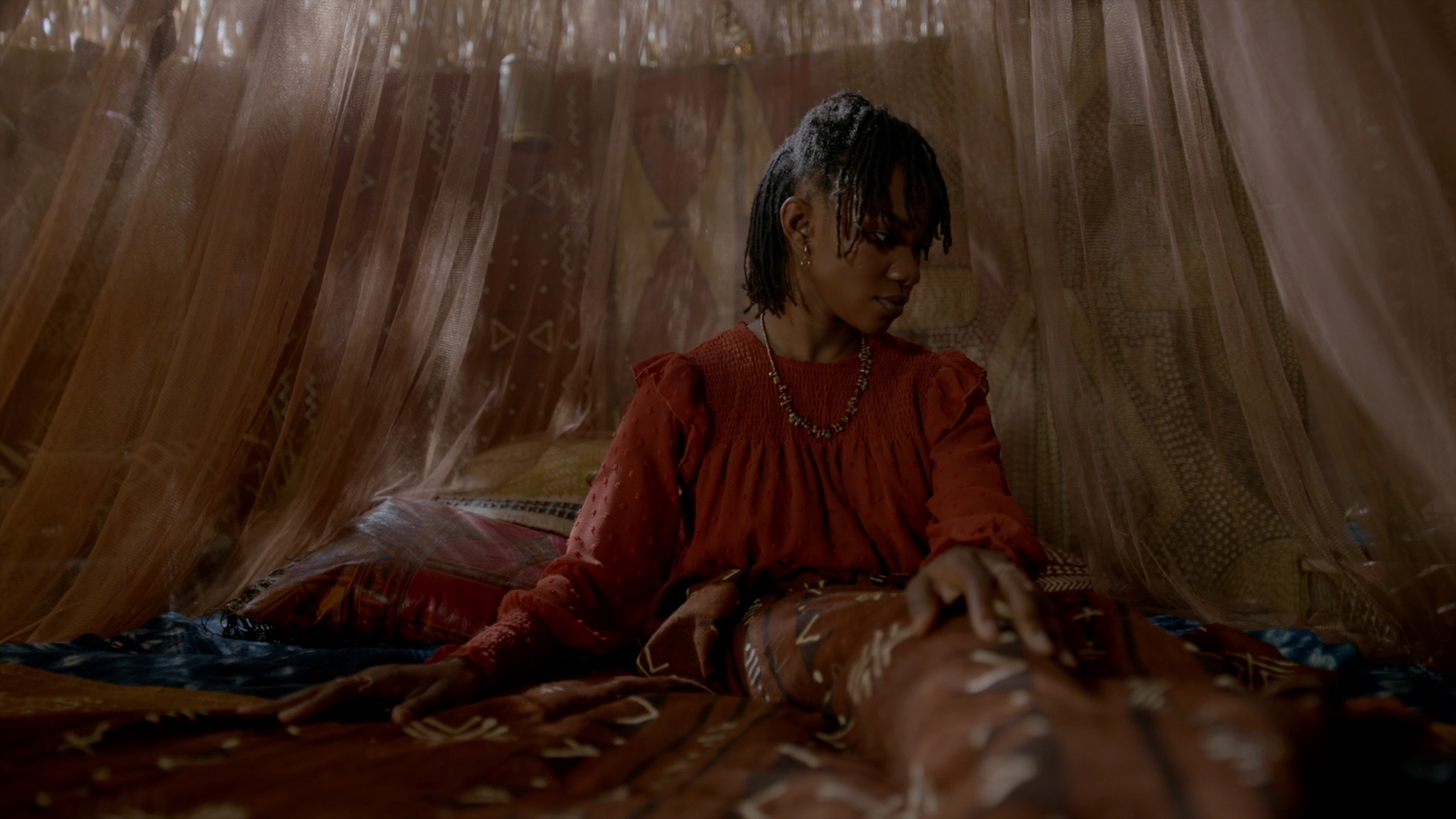 VampireDiariesWorld-dot-nl_Legacies4x01YouHaveToPickOneThisTime2522.jpg VampireDiariesWorld-dot-nl_Legacies4x01YouHaveToPickOneThisTime2522.jpg