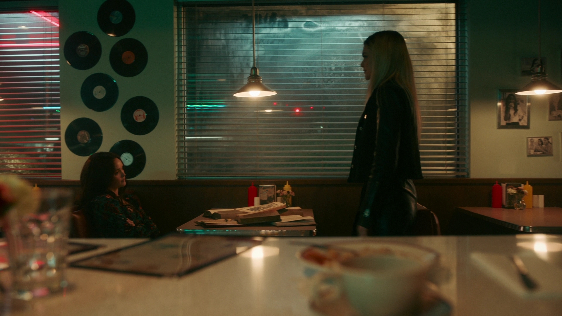 vampirediariesworld-dot-nl_Legacies4x12NotAllThoseWhoWanderAreLost0043.jpg vampirediariesworld-dot-nl_Legacies4x12NotAllThoseWhoWanderAreLost0043.jpg