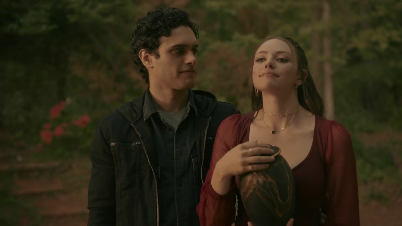 VampireDiariesWorld-dot-nl_Legacies4x20JustDontBeAStrangerOkay2362.jpg VampireDiariesWorld-dot-nl_Legacies4x20JustDontBeAStrangerOkay2362.jpg