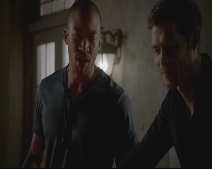 VampireDiariesWorld-dot-org_TheOriginals1x02HouseOfTheRisingSun0051.jpg