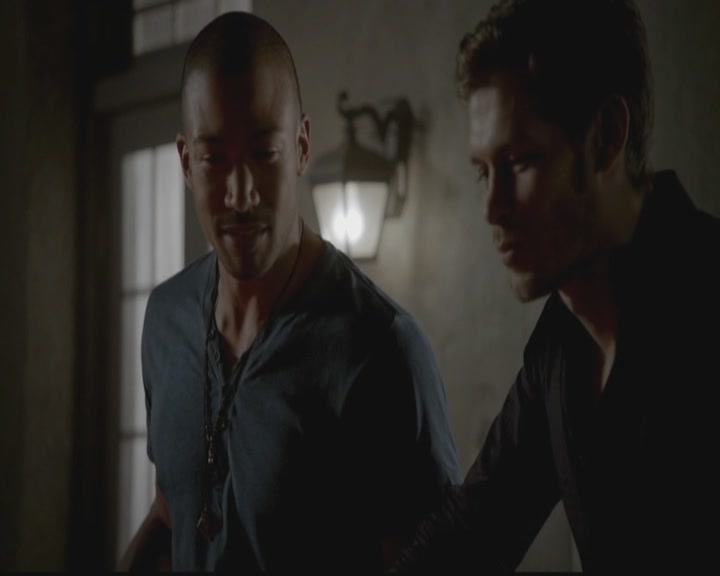 VampireDiariesWorld-dot-org_TheOriginals1x02HouseOfTheRisingSun0057.jpg