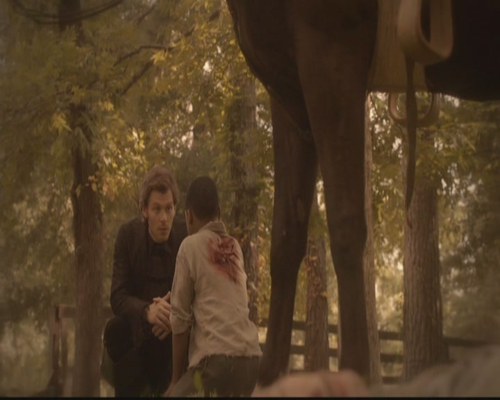 VampireDiariesWorld-dot-org_TheOriginals1x02HouseOfTheRisingSun0694.jpg