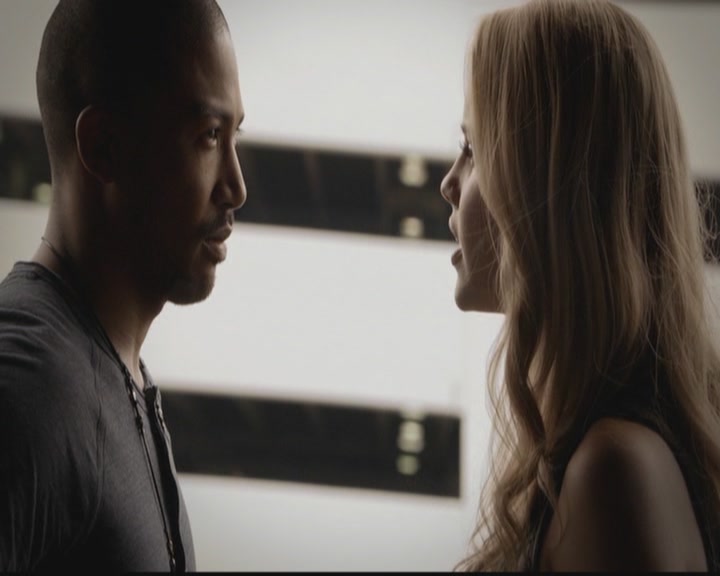 VampireDiariesWorld-dot-org_TheOriginals1x02HouseOfTheRisingSun1132.jpg