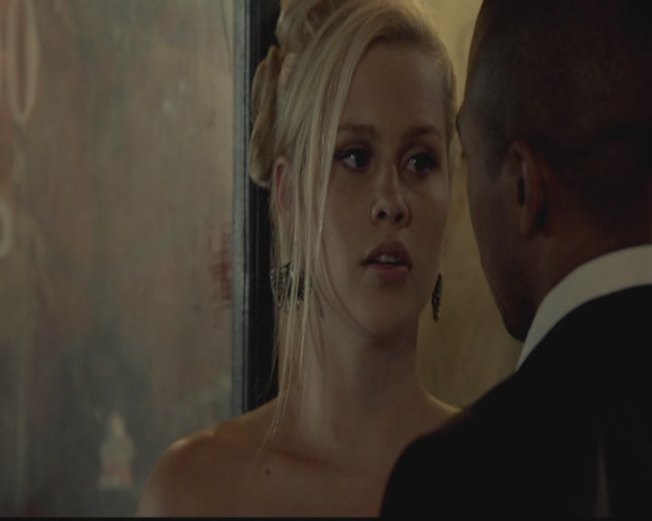 VampireDiariesWorld-dot-org_TheOriginals1x03TangledUpInBlue2215.jpg VampireDiariesWorld-dot-org_TheOriginals1x03TangledUpInBlue2215.jpg