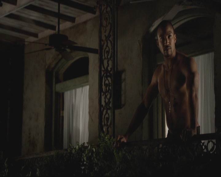 VampireDiariesWorld-dot-org_TheOriginals1x17MoonOverBourbonStreet0078.jpg