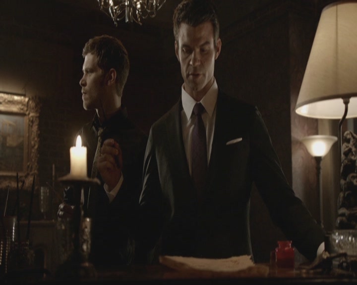 VampireDiariesWorld-dot-org_TheOriginals1x17MoonOverBourbonStreet2277.jpg
