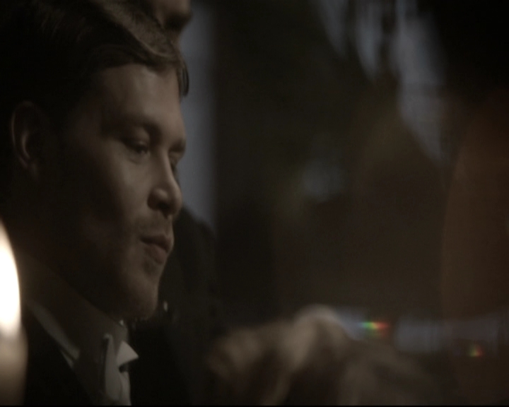 VampireDiariesWorld_dot_nl-TheOriginals_2x09TheMapOfMoments1950.jpg VampireDiariesWorld_dot_nl-TheOriginals_2x09TheMapOfMoments1950.jpg