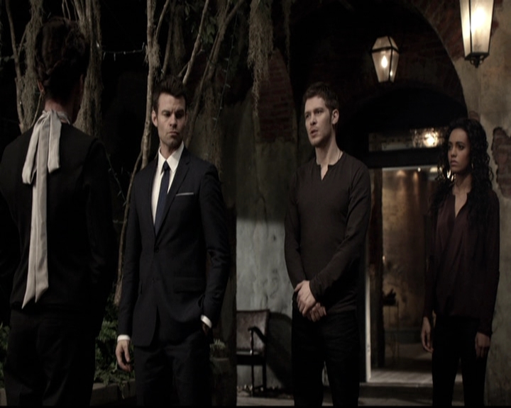 VampireDiariesWorld_dot_nl-TheOriginals_2x19WhenTheLeveeBreaks0120.jpg VampireDiariesWorld_dot_nl-TheOriginals_2x19WhenTheLeveeBreaks0120.jpg
