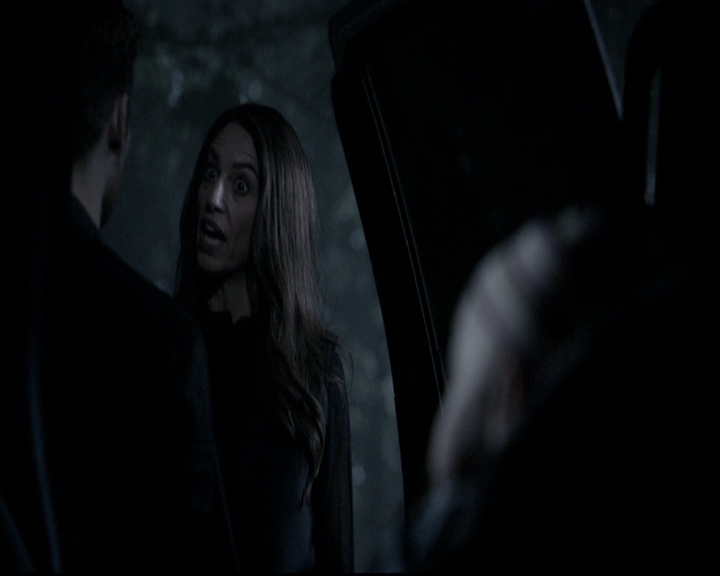 VampireDiariesWorld_dot_nl-TheOriginals_2x21FireWithFire2200.jpg VampireDiariesWorld_dot_nl-TheOriginals_2x21FireWithFire2200.jpg