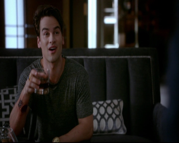 VampireDiariesWorld-dot-nl_TheOriginals_3x02YouHungTheMoon1088.jpg VampireDiariesWorld-dot-nl_TheOriginals_3x02YouHungTheMoon1088.jpg